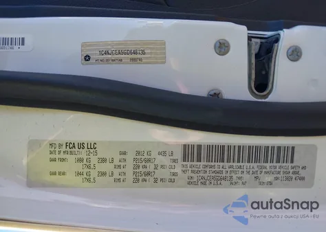 2016 Jeep Compass Latitude z USA, uszkodzony, nr VIN 1C4NJCEA5GD648135